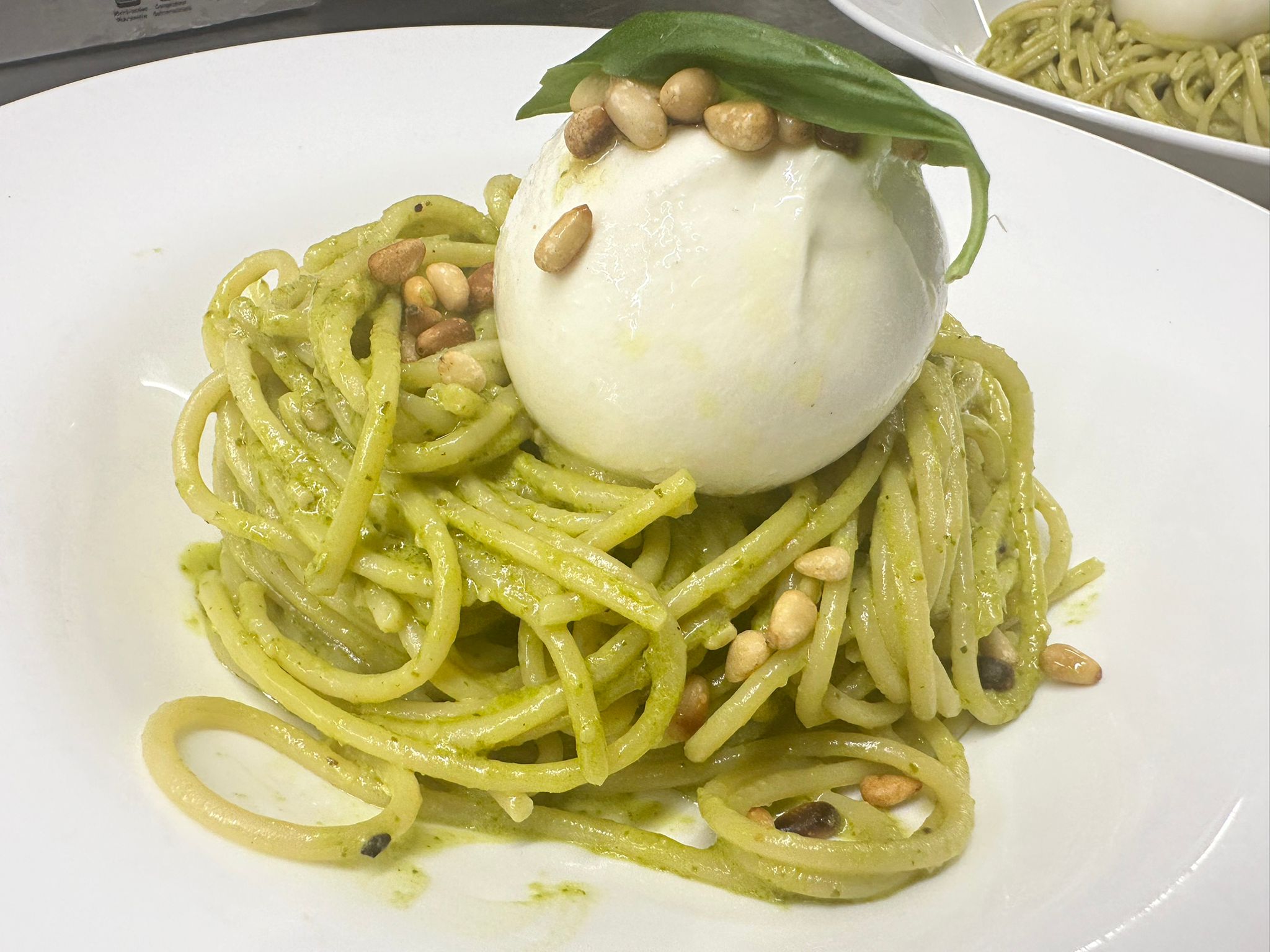 Unser Saisonalgericht Pesto mit Burrata
